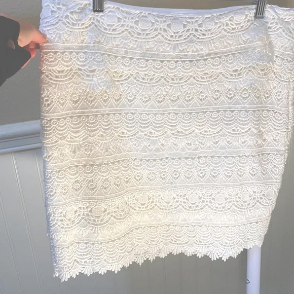 WHITE | BLACK   House | Market Black Level/ white Skirt! - Picture 3 of 7